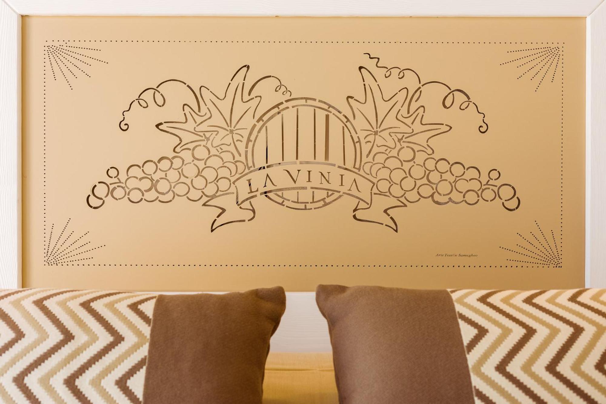 サッサリ La Vinia Bed&Wine Experience - Adults Onlyヴィラ 部屋 写真
