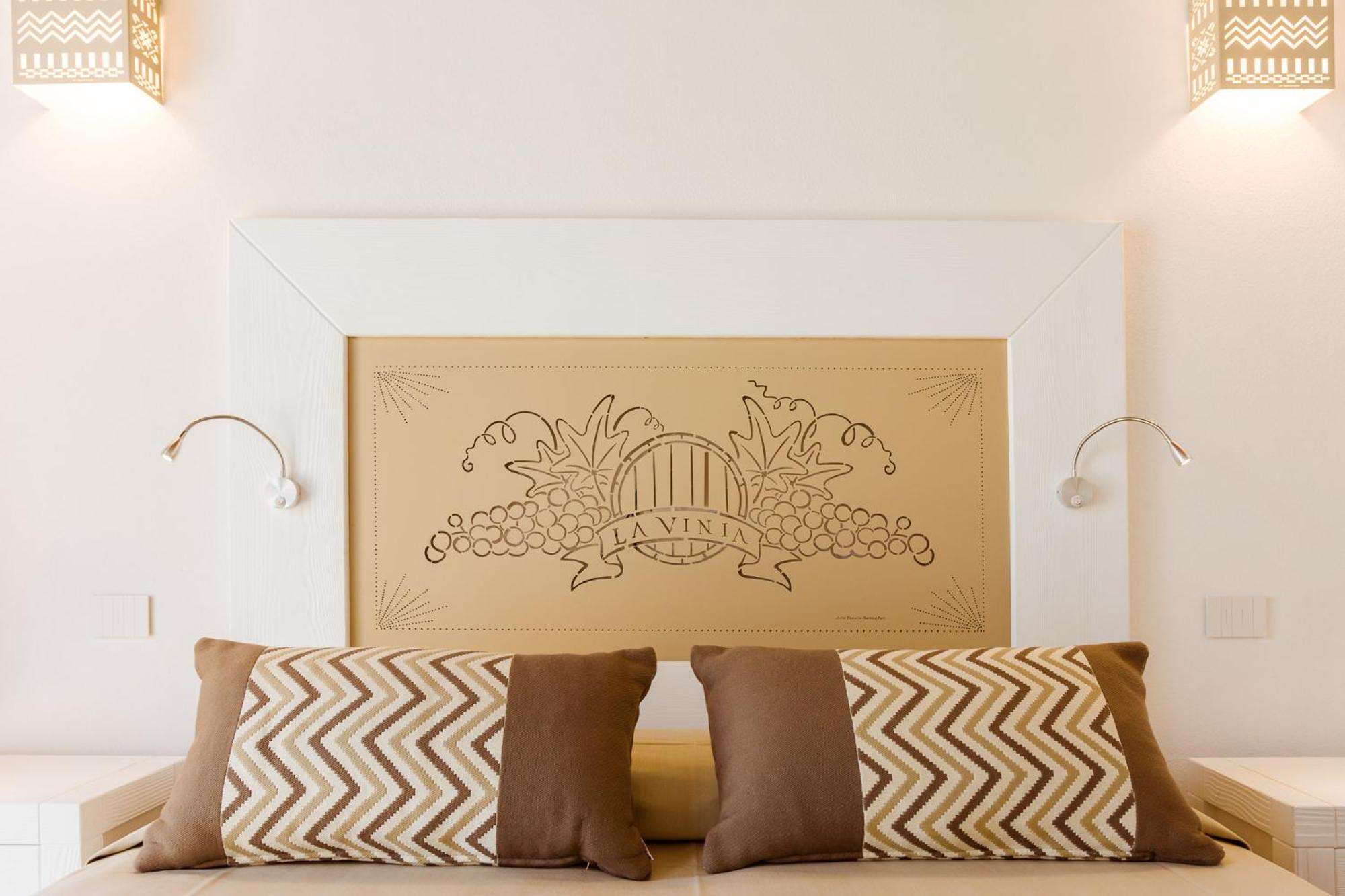 サッサリ La Vinia Bed&Wine Experience - Adults Onlyヴィラ 部屋 写真