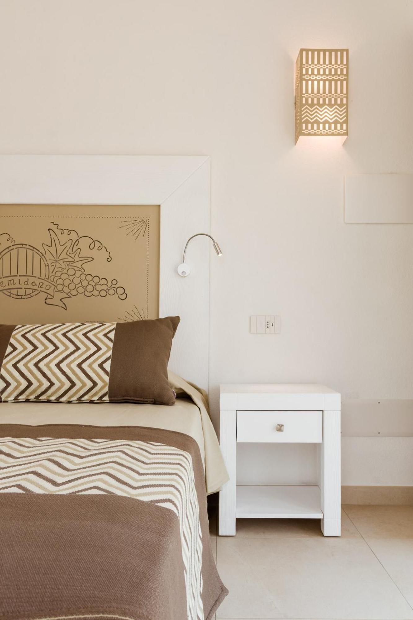 サッサリ La Vinia Bed&Wine Experience - Adults Onlyヴィラ 部屋 写真