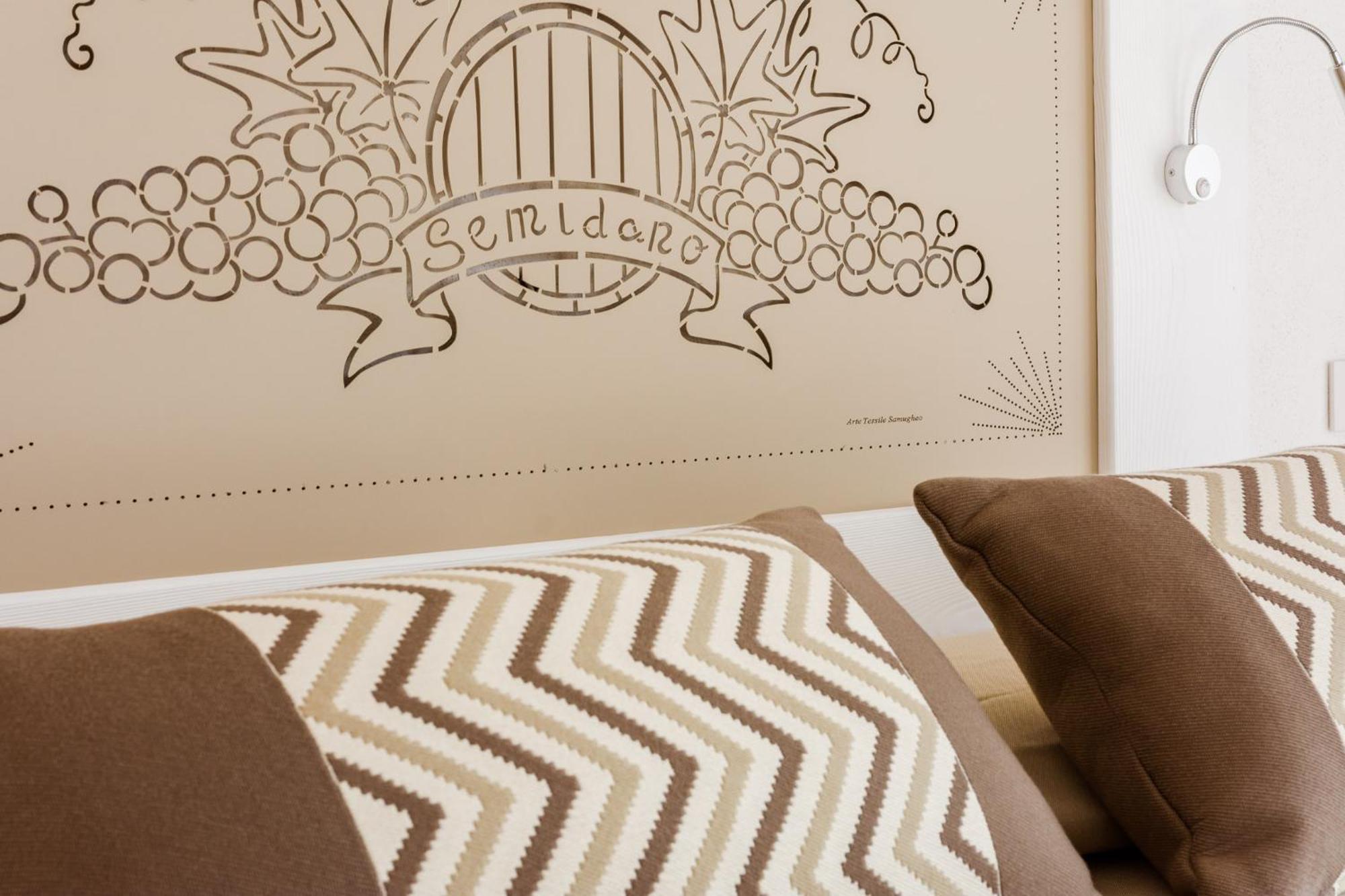 サッサリ La Vinia Bed&Wine Experience - Adults Onlyヴィラ 部屋 写真